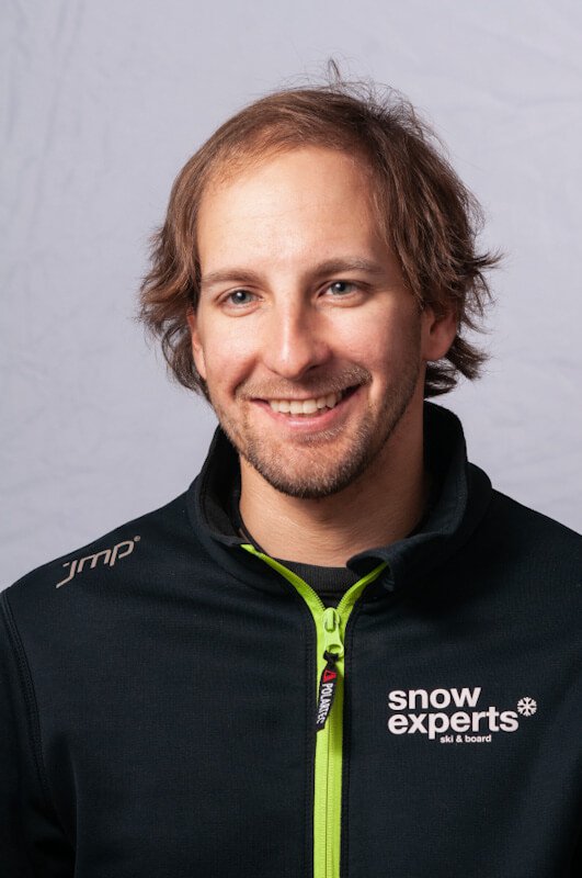 Christoph Waldegger, staatlich zertifizierter Snowboardlehrer, Snowboardführer und Ausbildner beim SBSSV, auf einem professionellen Porträtfoto.